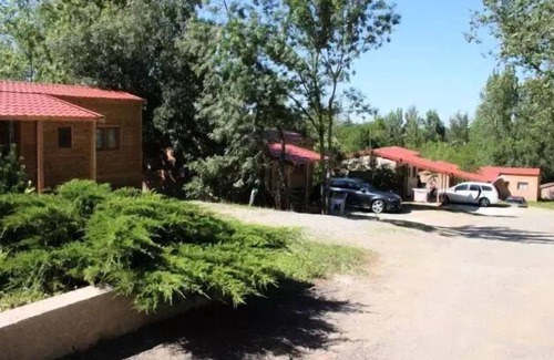 Montgeard Chalet De Esquí | Camping du Lac de la Thésauque *** - Chalet confort de 3 habitaciones para 4 personas + aire acondicionado