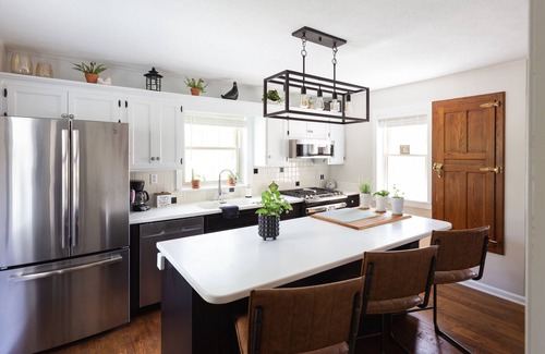 Dover Cabaña | Follow the Road to Yellowbrick