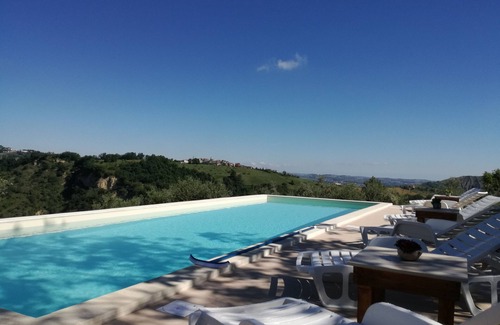 Montefino Casa | Fonte Pecorale "la Stalla" "Oasis de descanso y relajación" y piscina climatizada