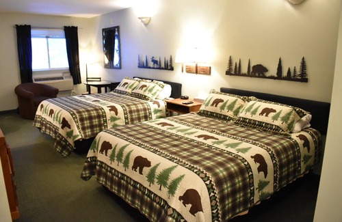 Bellaire Hotel | Footsteps from 4 seasons of fun.