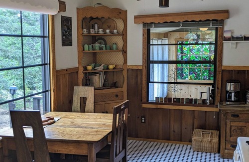 Fern Valley Cabina | Alquiler: 'Relajación, Belleza y pinos'