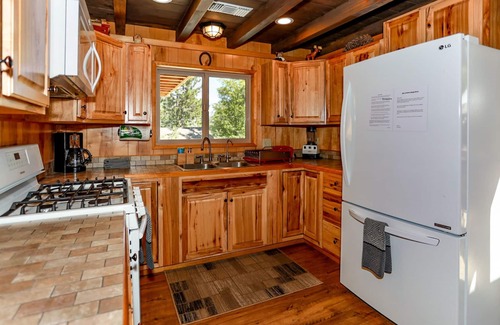 Big Bear Lake Cabina | Ángel del bosque: ¡cerca de la Cumbre de nieve, senderos para caminatas y pueblo! ¡Wifi! Barbacoa de gas!