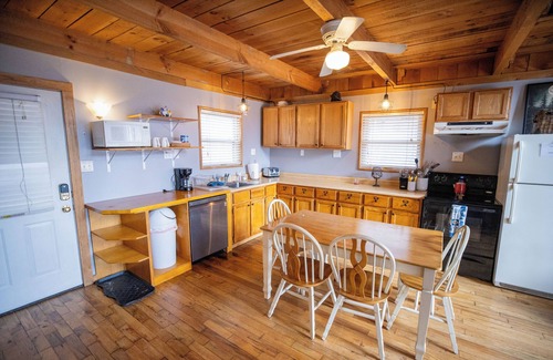 Stanton Cabina | Forest Dream ~ Relax! Retreat!