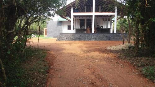 Nochchiyagama Hotel | Forest Edge Bungalow - Wilpattu