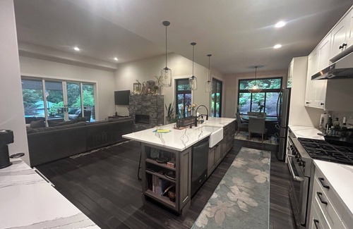 Issaquah Casa | Forest house with hot tub, fire pit and heated deck. Sleeps 8+