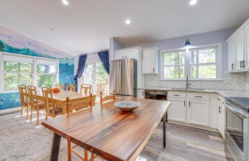 Lynn Casa | Forest-View Gem on Vaughn Creek Less Than 1 Mi to Dtwn!