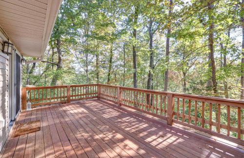 Lynn Casa | Forest-View Gem on Vaughn Creek Less Than 1 Mi to Dtwn!