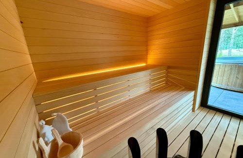 Checiny Casa | Forestland