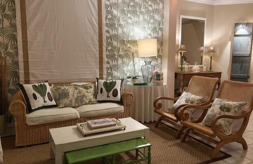 Pointe D'esny Casa | Fouilly Cottage Tasteful Beach Home