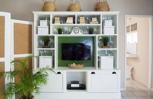 Pointe D'esny Casa | Fouilly Cottage Tasteful Beach Home