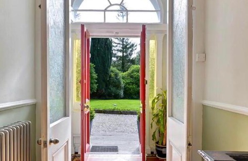 Londonderry Villa | Fountain Hill House