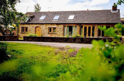 Darton Casa | Four bed barn conversion Junction 37 38 M1