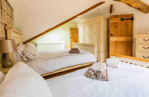 Darton Casa | Four bed barn conversion Junction 37 38 M1
