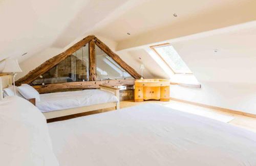 Darton Casa | Four bed barn conversion Junction 37 38 M1