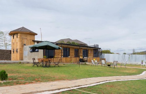 Machakos Chalet De Esquí | Four bedroom Container house-Kapiti Plains Container House