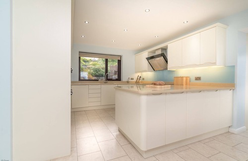 Harlech Cabaña | Four Bedroom Holiday Home With Views Over Cardigan Bay | Ty-Mari