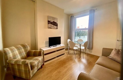 Ellesmere Port Casa | Four bedroom house - Ideal for contractors