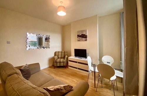 Ellesmere Port Casa | Four bedroom house - Ideal for contractors