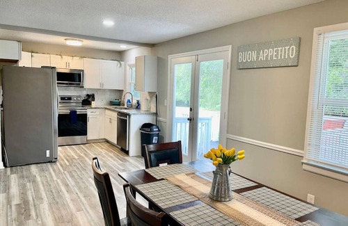 Greensboro Apartamento | Four Farms · Spacious 3 bedroom home with vibrant outdoor