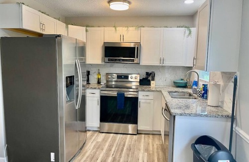 Greensboro Apartamento | Four Farms · Spacious 3 bedroom home with vibrant outdoor