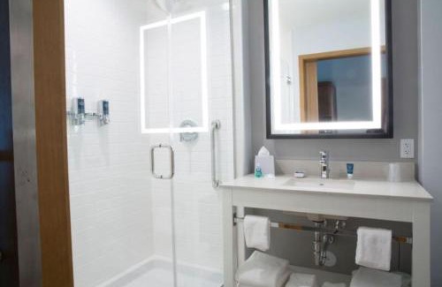 Ludlam Hotel | Four Points by Sheraton Miami Airport