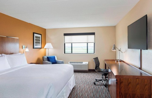 Milwaukee Hotel | Four Points by Sheraton Milwaukee Airport