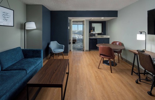 Carver City - Lincoln Gardens Hotel | Four Points by Sheraton Suites Tampa Airport Westshore