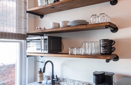 Versailles Hotel | Four Roses Suite, The Woodford Hotel