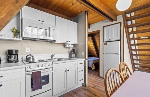 June Lake Cabina | Four Seasons Cabin 5