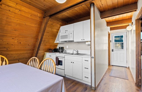 June Lake Cabina | Four Seasons Cabin 5