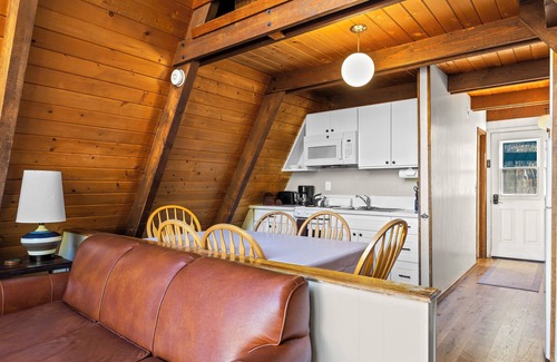 June Lake Cabina | Four Seasons Cabin 5