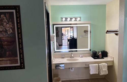 Carrizozo Hotel | Four Winds Motel & RV Park