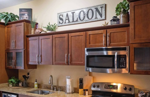 West Main Historic District Apartamento | Fourth St. Suite - Garage - Kitchen
