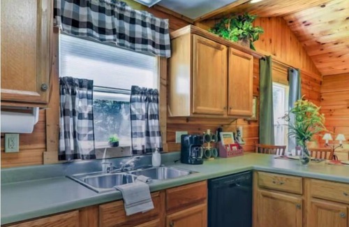 Bryson City Cabina | Fox Creek Combo | Sleeps 12, Creekside, Pet friendly
