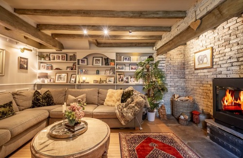 Gate Helmsley Cabaña | Fox Farm - a premium stay that sleeps 8 guests in 3 bedrooms