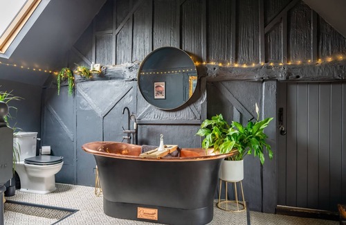 Gate Helmsley Cabaña | Fox Farm - a premium stay that sleeps 8 guests in 3 bedrooms