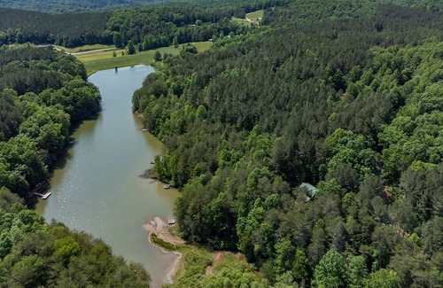 Hidden Lake Cabina | Foxtail Cabin | Pet-friendly, Fire Pit, Game Room