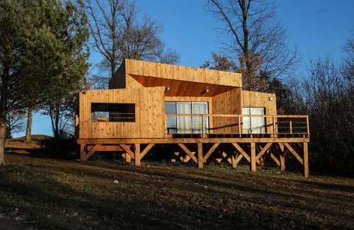 Saint-Felix-de-Reillac-et-Mortemart Hotel | Les Lodges du golf de la Marterie