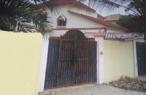 Old-Yundum Villa | Frank & Haddy Paradise + Sistema de respaldo + Celular WiFi Internet + Piscina de vecinos