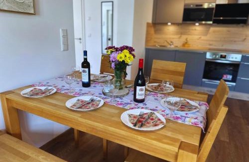 Großhabersdorf Apartamento | Frankenherz-Apartments - Premium Wohnung mit Terrasse, nahe Playmobil-Funpark & zur Messe, Self-Check-In