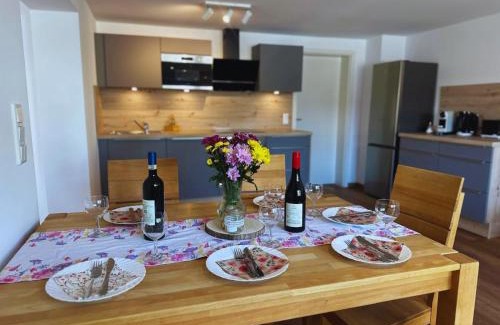 Großhabersdorf Apartamento | Frankenherz-Apartments - Premium Wohnung mit Terrasse, nahe Playmobil-Funpark & zur Messe, Self-Check-In