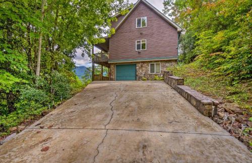 Franklin Casa | Franklin Cabin with Game Room, Mountain-View Deck