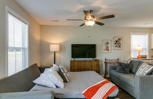 Clarksville Casa | Franklin Haven by Johnathan (1010 Franklin, #A)