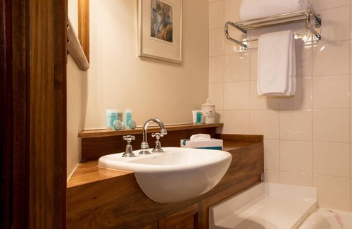 Strahan Hotel | Franklin Manor