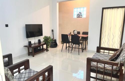 Nainamadama Casa | Free Airport Pickup and Modern Villa