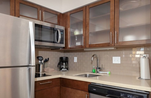 Gilbert Apartamento | Piscina al aire libre + bañera de hidromasaje al aire libre compartida | Suite cómoda con funciones accesibles