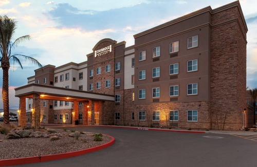 Gilbert Apartamento | Piscina al aire libre + bañera de hidromasaje al aire libre compartida | Suite cómoda con funciones accesibles