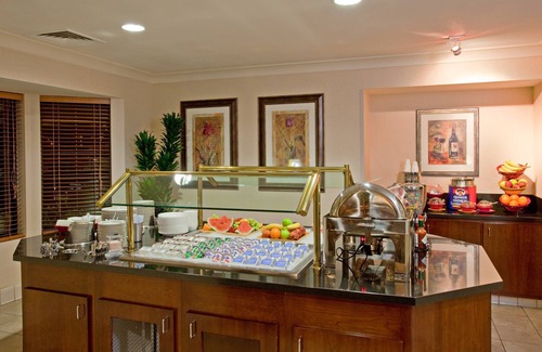 Palmdale Apartamento | Free Breakfast. Outdoor Pool & Hot Tub. Relaxing Retreat!