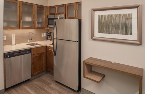 Hillsboro Apartamento | Free Breakfast. Pool. Gym. Quick Drive to Rock Creek Country Club!