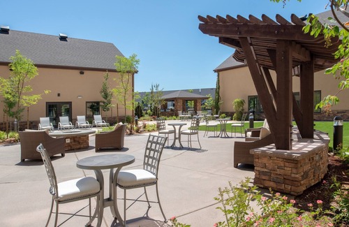 Hillsboro Apartamento | Free Breakfast. Pool. Gym. Quick Drive to Rock Creek Country Club!